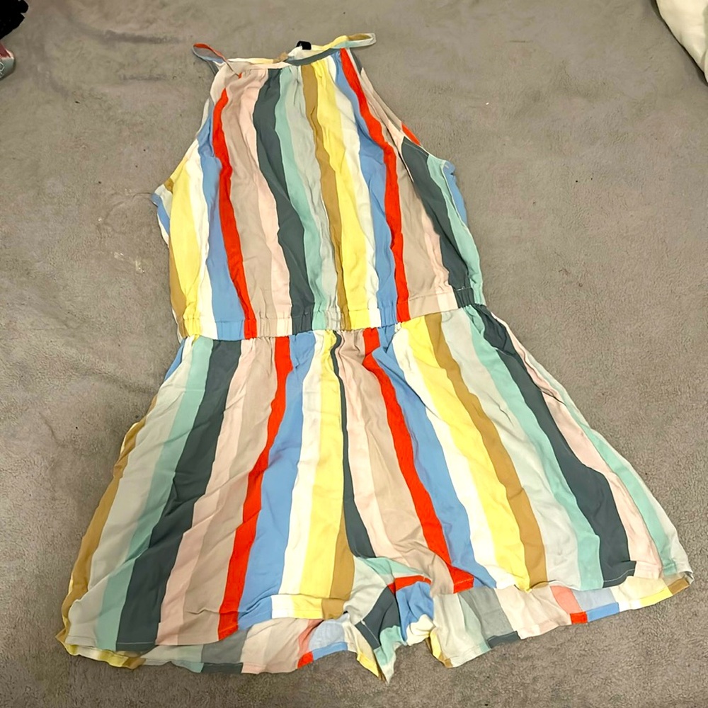 This is a cute romper size M